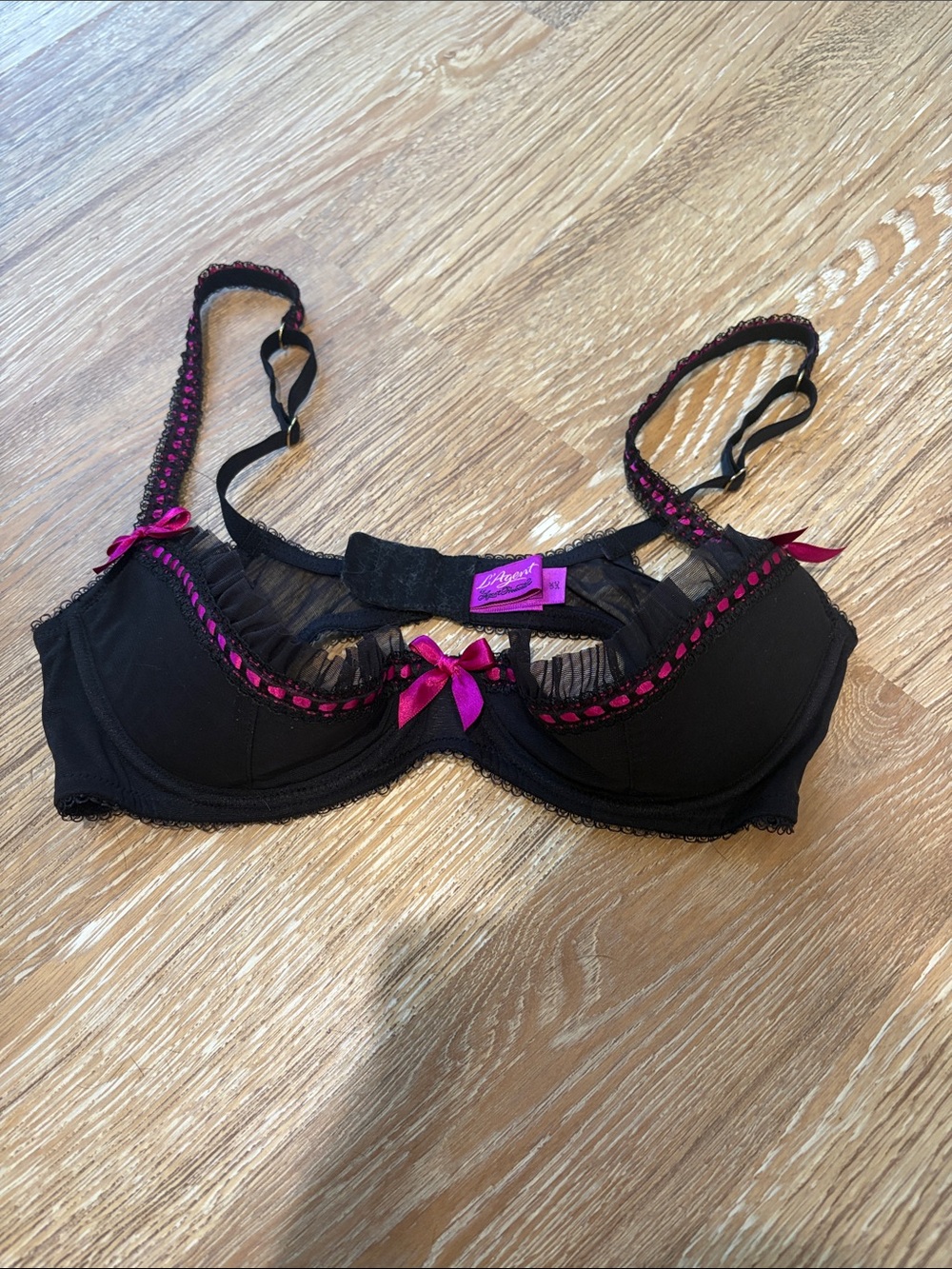 Agent Provocateur Black Bra and Thong Set with Fuchsia Bows and lace detail 34c - Picture 8 of 9